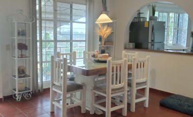 VENTA Casa de campo, alberca, cancha de tenis, amplio jardin.