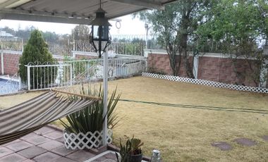 VENTA Casa de campo, alberca, cancha de tenis, amplio jardin.
