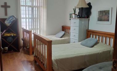 VENTA Casa de campo, alberca, cancha de tenis, amplio jardin.