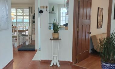 VENTA Casa de campo, alberca, cancha de tenis, amplio jardin.
