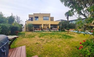 Casa en arriendo de 7 dorm. en Las Condes