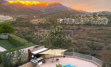 Casa en arriendo de 7 dorm. en Las Condes
