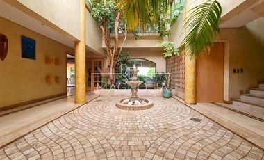 Casa en arriendo de 7 dorm. en Las Condes