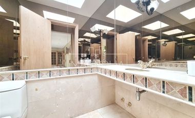 Casa en arriendo de 7 dorm. en Las Condes