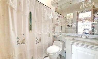 Casa en arriendo de 7 dorm. en Las Condes