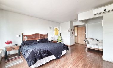 Casa en arriendo de 7 dorm. en Las Condes
