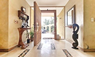 Casa en arriendo de 7 dorm. en Las Condes