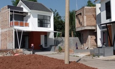Rumah di Cileungsi hijau 30 Menit ke lokasi Stasiun LRT Cibubur