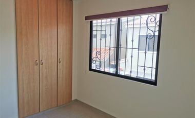 Casa de alquiler en la Urbanización La Romareda, 3 dormitorios.