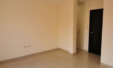 Casa de alquiler en la Urbanización La Romareda, 3 dormitorios.