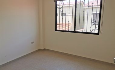 Casa de alquiler en la Urbanización La Romareda, 3 dormitorios.