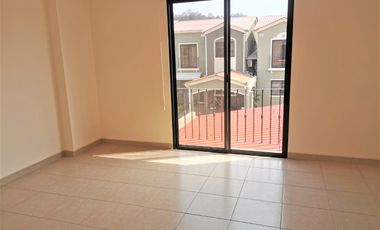 Casa de alquiler en la Urbanización La Romareda, 3 dormitorios.