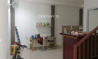 Rumah 2 Lantai JGC Cluster Yarra Full Renovasi Dan Semi Furnished