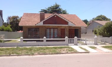 LATORRE PROP. VENDE CHALET DE 3 AMB CON GARAJE Y AMPLIO PARQUE - RETASADO...