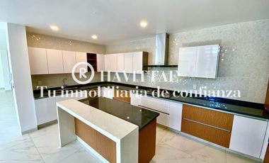 Venta Casa en condominio  de 3 casas   con jardin frontal