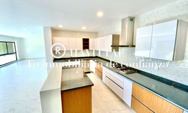 Venta Casa en condominio  de 3 casas   con jardin frontal