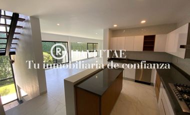 Venta Casa en condominio  de 3 casas   con jardin frontal