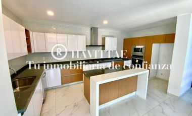 Venta Casa en condominio  de 3 casas   con jardin frontal