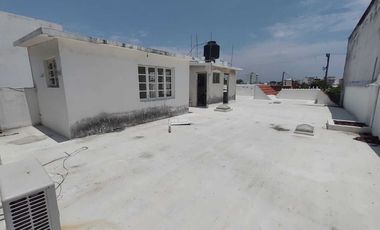 CASA EN VENTA CON ALBERCA Y AMPLIO JARDIN Y PATIO COL. FLORES MAGON VERACRUZ,VER
