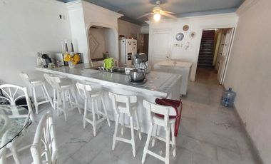 CASA EN VENTA CON ALBERCA Y AMPLIO JARDIN Y PATIO COL. FLORES MAGON VERACRUZ,VER