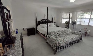 CASA EN VENTA CON ALBERCA Y AMPLIO JARDIN Y PATIO COL. FLORES MAGON VERACRUZ,VER