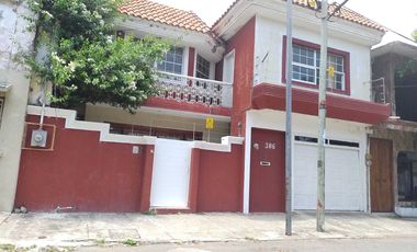 CASA EN VENTA CON ALBERCA Y AMPLIO JARDIN Y PATIO COL. FLORES MAGON VERACRUZ,VER