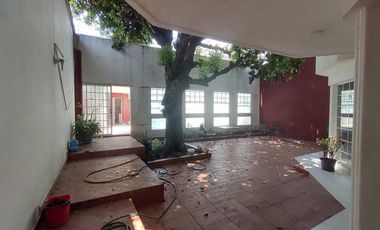 CASA EN VENTA CON ALBERCA Y AMPLIO JARDIN Y PATIO COL. FLORES MAGON VERACRUZ,VER