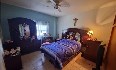 CASA CAMICHINES CON JARDIN ESQ. PRIMAVERA, LOS ARCOS JIQUILPAN MICH