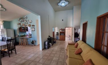 CASA CAMICHINES CON JARDIN ESQ. PRIMAVERA, LOS ARCOS JIQUILPAN MICH