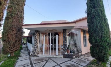 CASA CAMICHINES CON JARDIN ESQ. PRIMAVERA, LOS ARCOS JIQUILPAN MICH