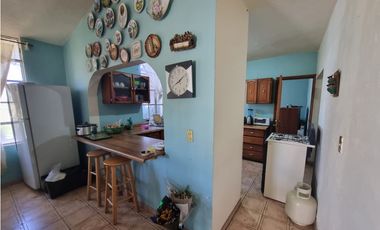 CASA CAMICHINES CON JARDIN ESQ. PRIMAVERA, LOS ARCOS JIQUILPAN MICH