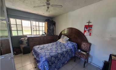 CASA CAMICHINES CON JARDIN ESQ. PRIMAVERA, LOS ARCOS JIQUILPAN MICH