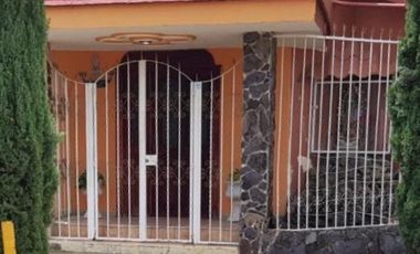 CASA CAMICHINES CON JARDIN ESQ. PRIMAVERA, LOS ARCOS JIQUILPAN MICH