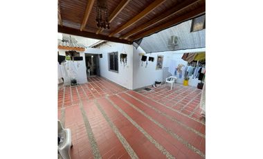 SE VENDE CASA EN BARRIO EL RECREO DE MONTERA