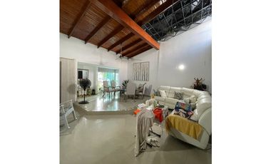SE VENDE CASA EN BARRIO EL RECREO DE MONTERA
