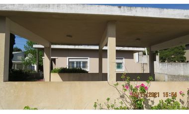 CASA CON FRENTE A 2 CALLES