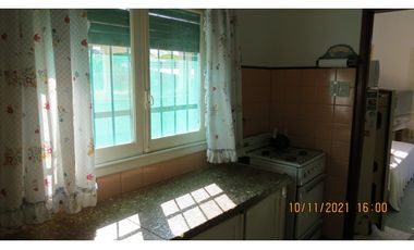 CASA CON FRENTE A 2 CALLES