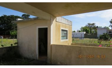 CASA CON FRENTE A 2 CALLES