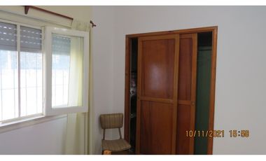 CASA CON FRENTE A 2 CALLES