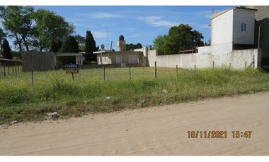 CASA CON FRENTE A 2 CALLES