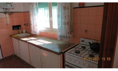 CASA CON FRENTE A 2 CALLES