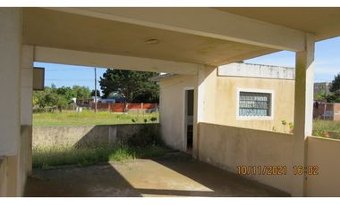 CASA CON FRENTE A 2 CALLES