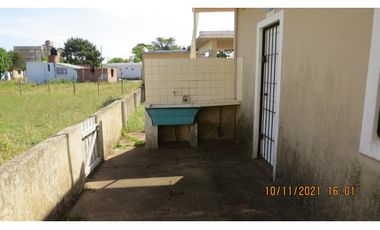 CASA CON FRENTE A 2 CALLES