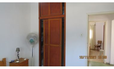 CASA CON FRENTE A 2 CALLES