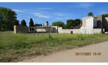 CASA CON FRENTE A 2 CALLES