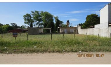 CASA CON FRENTE A 2 CALLES