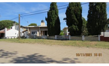 CASA CON FRENTE A 2 CALLES