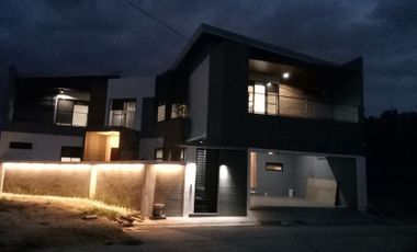Modern Built House and Lot for Sale wtih 5 Bedroom in Angele