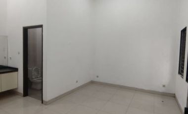 Rumah 2 lantai dan siap huni luas 14x25 350m2 type 5KT Taman Modern Cakung