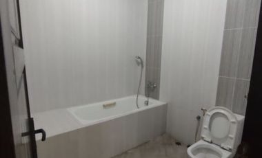 Rumah 2 lantai dan siap huni luas 14x25 350m2 type 5KT Taman Modern Cakung